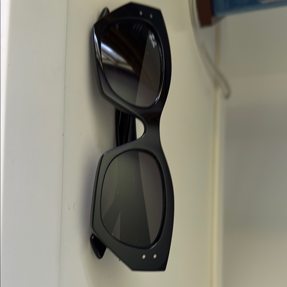 Ray-Ban Black Sunglasses